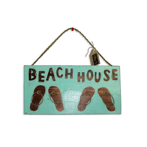 35cm Green Wash ÛÏBeach House۝ Sign Plaque with thongs / flip flops